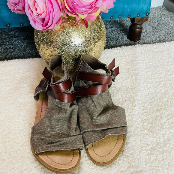 Blowfish Shoes - Blowfish | Malibu Canvas Sandals | size 8.5